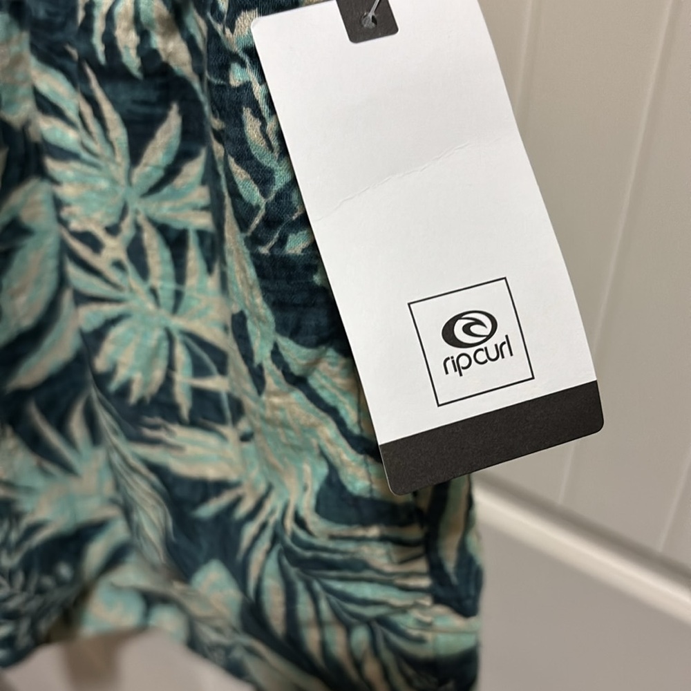 NWT Rip Curl shorts - Picture 3 of 5